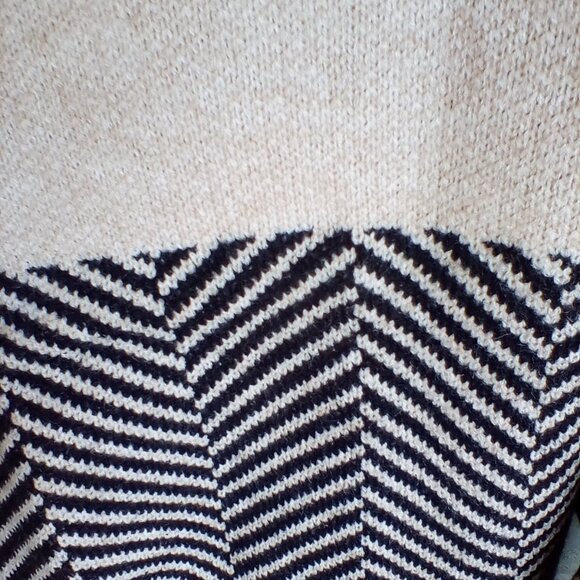 Contrast Turtleneck Long Sleeve Sweater - Picture 2 of 4